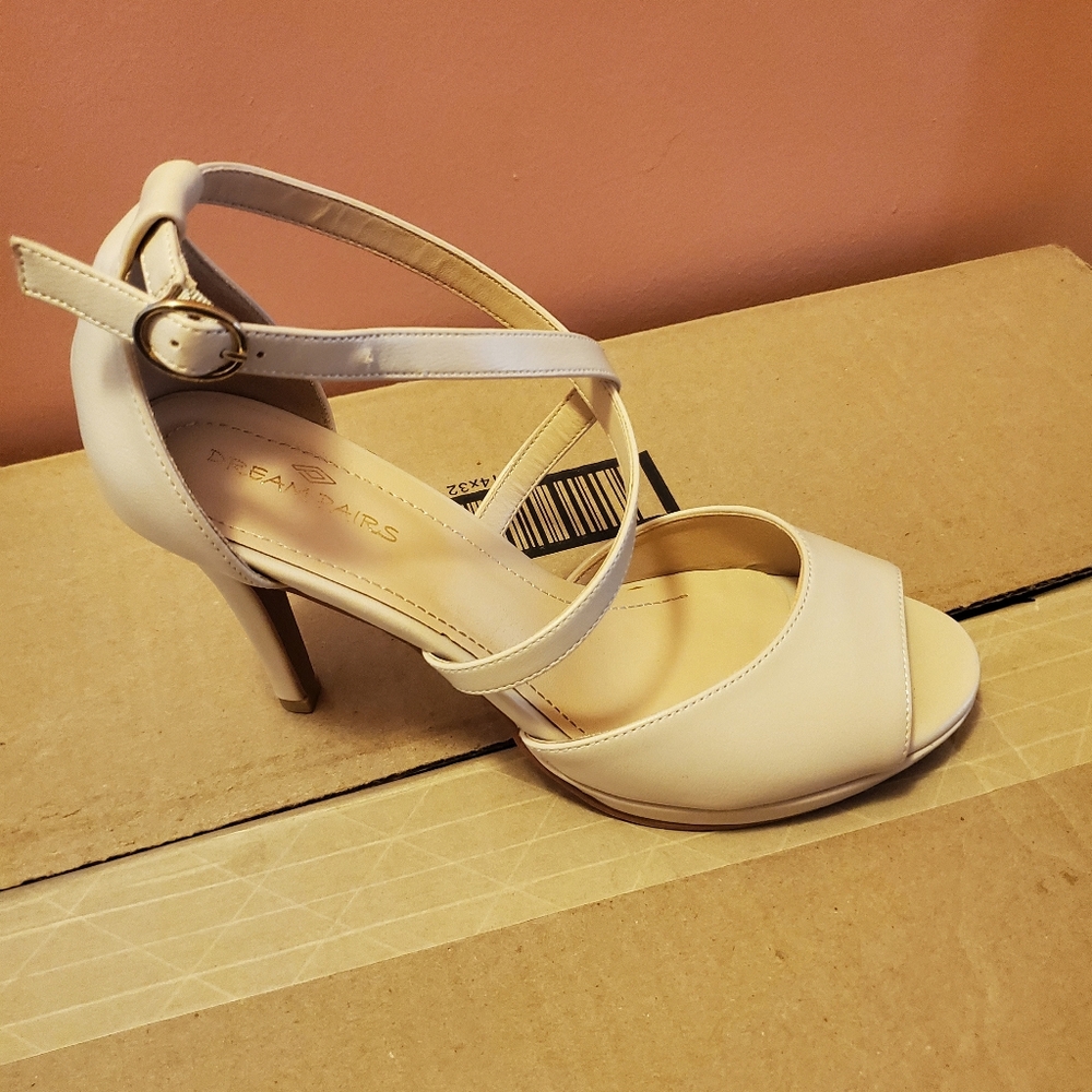 Dream Pairs Nude Strappy Heels size 8.5
